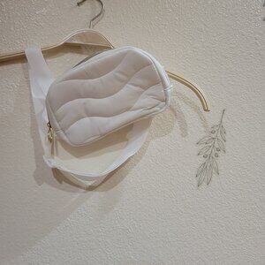 NWOT Dove White Adjustable Belt Bag- Bridal Accessory